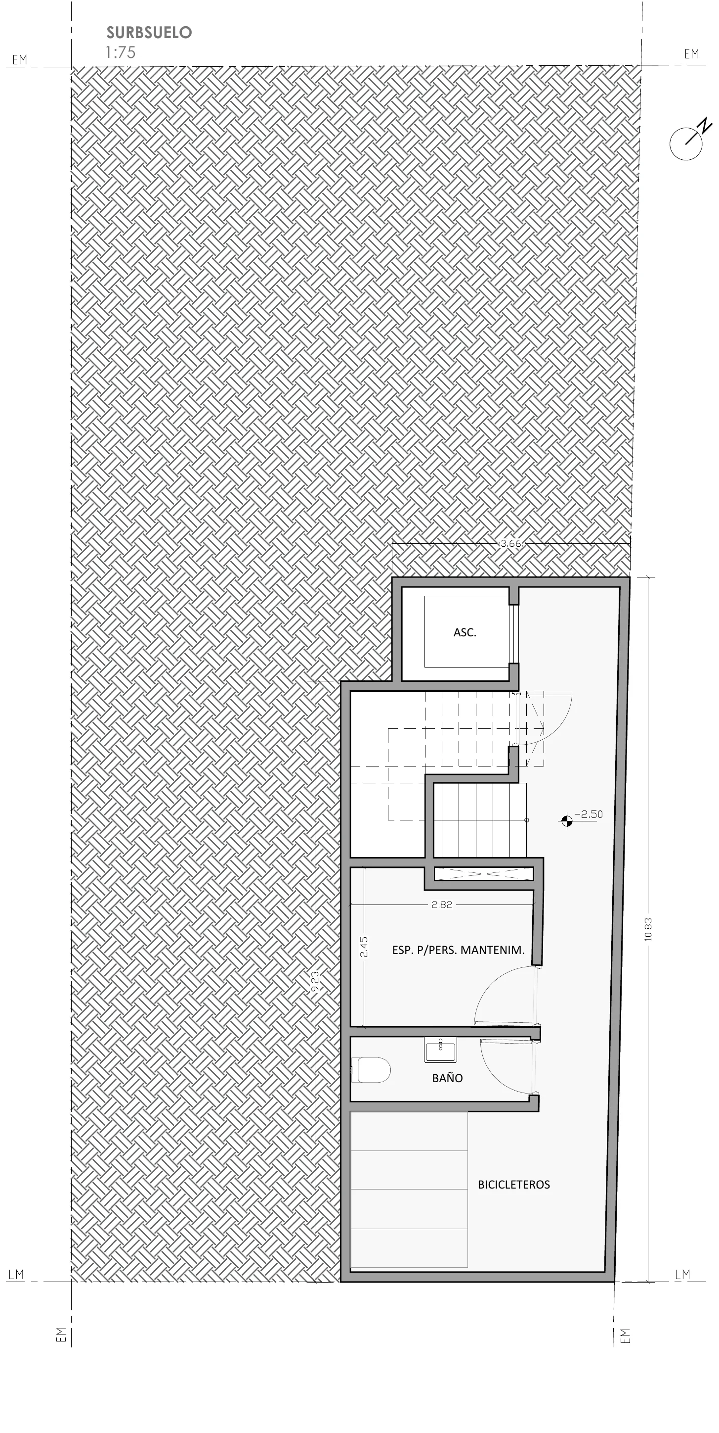Plano del subsuelo con bicicleteros, espacio para mantenimiento y baño